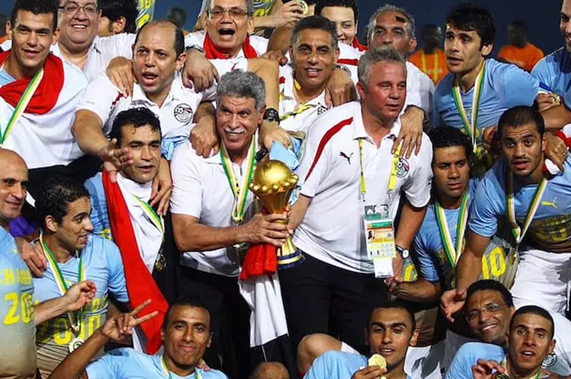 قصة بطولة.. عبقرية المعلم وجدو "البديل الذهبي" يقودان الفراعنة لحصد الثلاثية التاريخية 